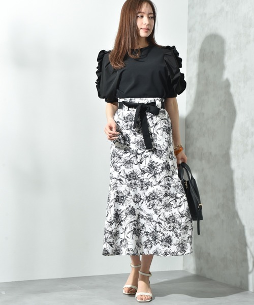 INTERPLANET（インタープラネット）の「【接触冷感・ＵＶ・吸水速乾】カットジョーゼット袖フリルパール付きプルオーバー（Tシャツ/カットソー・レディース・ブラック/オフホワイト・FREE）」の4枚目の写真