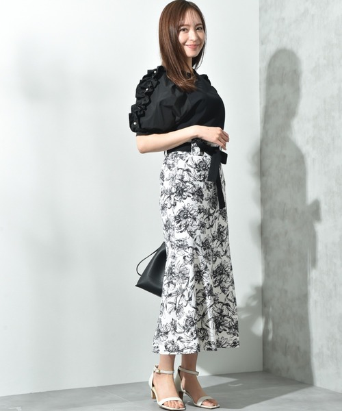 INTERPLANET（インタープラネット）の「【接触冷感・ＵＶ・吸水速乾】カットジョーゼット袖フリルパール付きプルオーバー（Tシャツ/カットソー・レディース・ブラック/オフホワイト・FREE）」の7枚目の写真