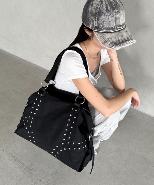 Bamm(バム)の「スタッズボストンバッグ(ボストンバッグ・レディース・ブラック/カーキ/アイボリー/ブラウン/オリーブ/ブラック系その他/ブラウン系その他/ベージュ/ホワイト系その他/ブラック系その他2/レッド/ダークブラウン/ワインレッド/ピンク/アニマル/グレー・FREE)」の18枚目の写真