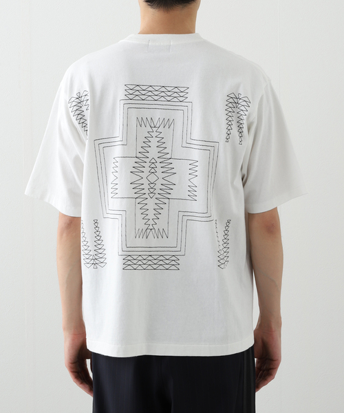B.C STOCK(ベーセーストック)の「【PENDLETON / ペンドルトン】バック エンブロイダリーショートスリーブTEE(Tシャツ/カットソー・メンズ・ホワイト/ブラック・SMALL/MEDIUM)」の4枚目の写真