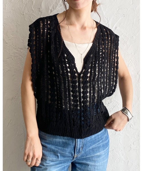 She's Closet（シーズクローゼット）の「ショート丈深Vネックかぎ編みクロシェベスト（ベスト・レディース・ブラック/アイボリー・FREE）」の6枚目の写真