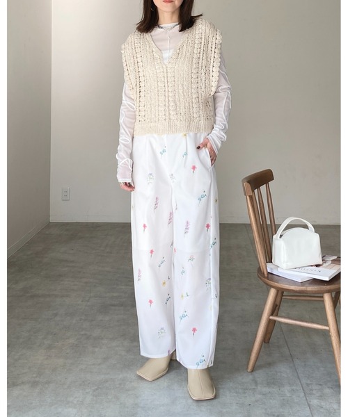 She's Closet（シーズクローゼット）の「ショート丈深Vネックかぎ編みクロシェベスト（ベスト・レディース・ブラック/アイボリー・FREE）」の9枚目の写真