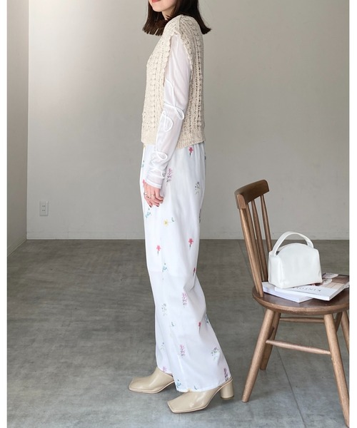 She's Closet（シーズクローゼット）の「ショート丈深Vネックかぎ編みクロシェベスト（ベスト・レディース・ブラック/アイボリー・FREE）」の10枚目の写真