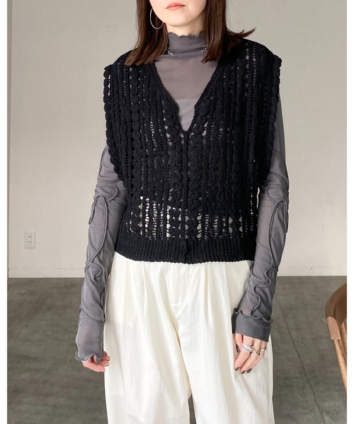 She's Closet（シーズクローゼット）の「ショート丈深Vネックかぎ編み