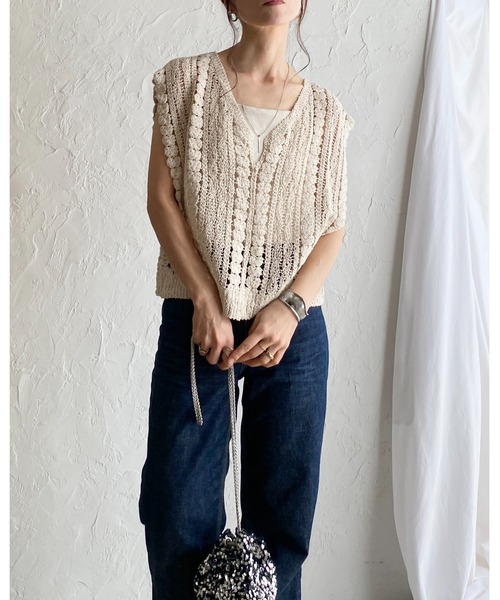 She's Closet（シーズクローゼット）の「ショート丈深Vネックかぎ編みクロシェベスト（ベスト・レディース・ブラック/アイボリー・FREE）」の17枚目の写真