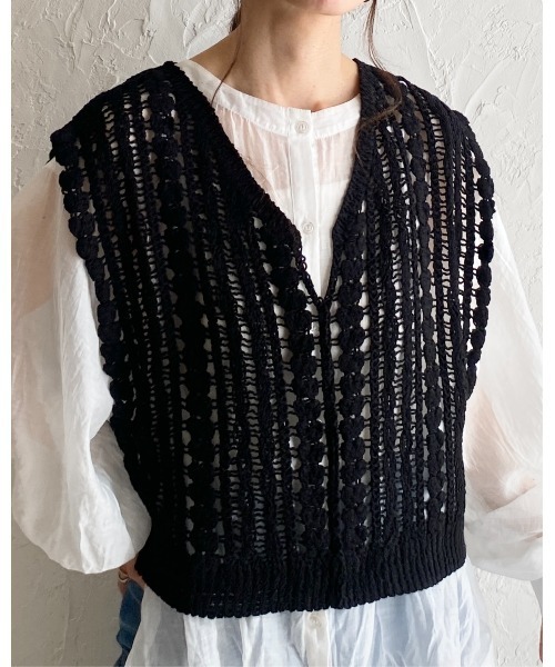 クロマキページ She's Closet（シーズクローゼット）の「ショート丈深Vネック