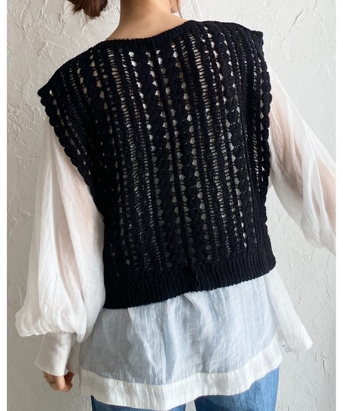 She's Closet（シーズクローゼット）の「ショート丈深Vネックかぎ編みクロシェベスト（ベスト・レディース・ブラック/アイボリー・FREE）」の21枚目の写真
