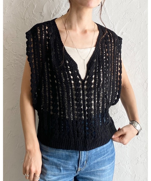 She's Closet（シーズクローゼット）の「ショート丈深Vネックかぎ編み