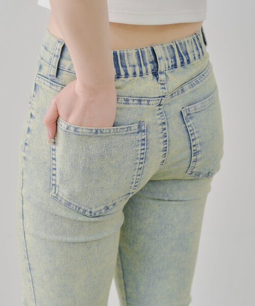 continuer de NICE CLAUP（コンティニューデナイスクラップ）の「【@_chipi2xセレクト】ストーン付デニムフレアパンツ（デニムパンツ・レディース・ケミカルウォッシュ/ブラック/ブルー・FREE）」の17枚目の写真