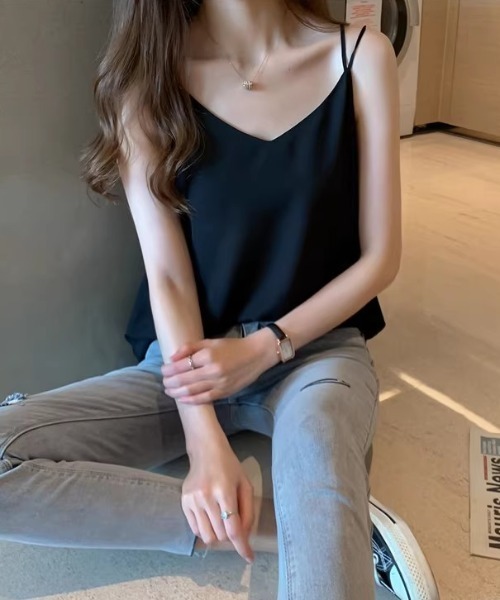 Diosfront（ディオスフロント）の「ダブル紐Vネックインナーキャミ（キャミソール・レディース・ブラック/アイボリー・M/L）」の6枚目の写真