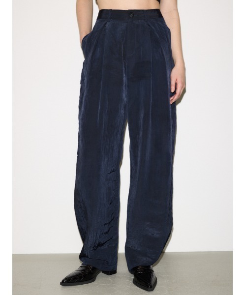 THROW by SLY（スローバイスライ）の「THROW WRINKLE FINISH TUCKED PT リンクル フィニッシュ タックドパンツ（カーゴパンツ・レディース・ライトブラック/キナリ・0/1）」の2枚目の写真