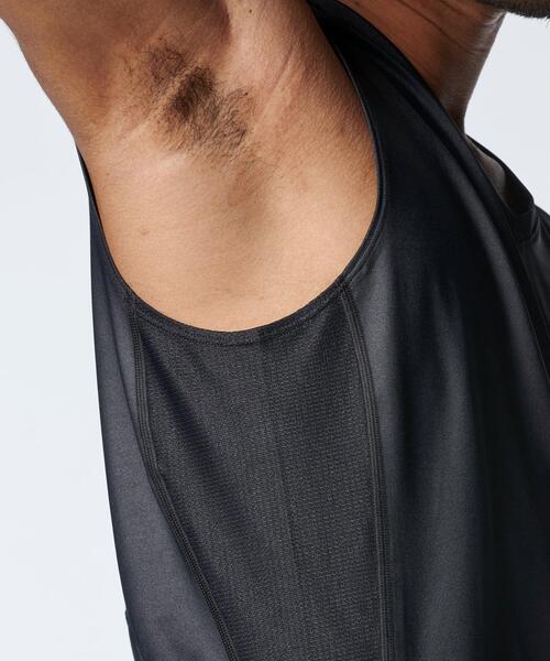 UNDER ARMOUR（アンダーアーマー）の「UAアイソチル フィッティド スリーブレス Vネックシャツ（ゴルフ/メンズ）（Tシャツ/カットソー・メンズ・ブラック・M/L/S/2XL/XL）」の12枚目の写真