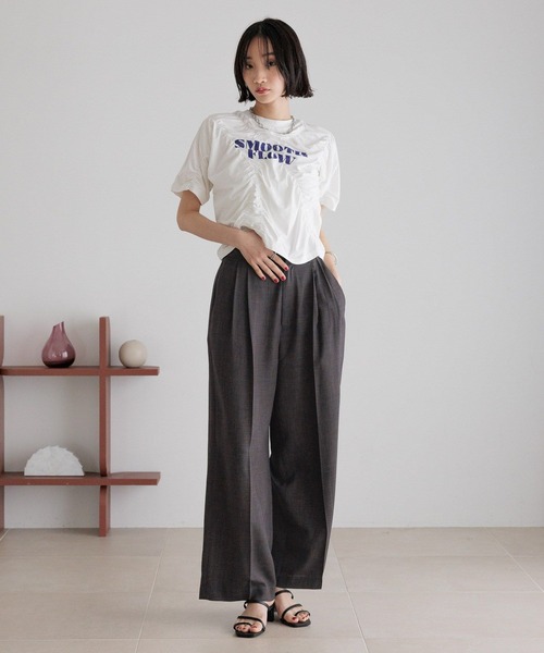 LOWRYS FARM（ローリーズファーム）の「シャーリングロゴＴＳＳ　326151（Tシャツ/カットソー・レディース・ホワイト/ブラック/パープル・FREE）」の4枚目の写真