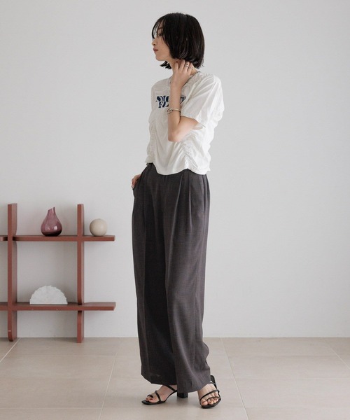 LOWRYS FARM（ローリーズファーム）の「シャーリングロゴＴＳＳ　326151（Tシャツ/カットソー・レディース・ホワイト/ブラック/パープル・FREE）」の5枚目の写真