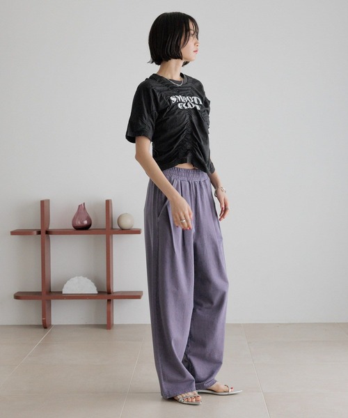 LOWRYS FARM（ローリーズファーム）の「シャーリングロゴＴＳＳ　326151（Tシャツ/カットソー・レディース・ホワイト/ブラック/パープル・FREE）」の6枚目の写真