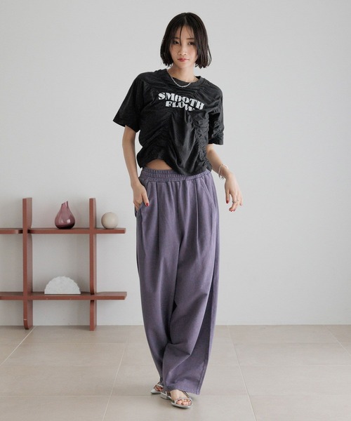 LOWRYS FARM（ローリーズファーム）の「シャーリングロゴＴＳＳ　326151（Tシャツ/カットソー・レディース・ホワイト/ブラック/パープル・FREE）」の8枚目の写真