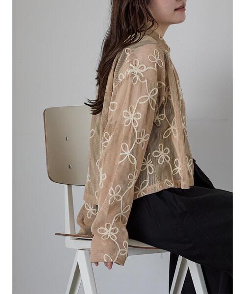 ehka sopo（エヘカソポ）の「コード刺繍襟付きカーディガン（カーディガン/ボレロ・レディース・ベージュ/ラベンダー/キナリ/グリーン・F）」の3枚目の写真