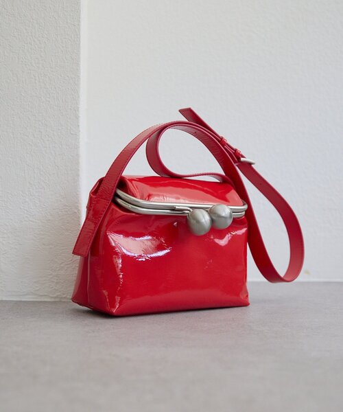 ear PAPILLONNER(イアパピヨネ)の「【kawa-kawa(カワカワ)】NO1508kuchiganeポシェット/ショルダーバッグ(ショルダーバッグ・レディース・ブラック/ブルー/ブラック系その他/レッド・FREE)」の4枚目の写真