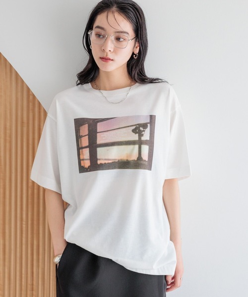 LOWRYS FARM(ローリーズファーム)の「フォトTEE 494889(Tシャツ/カットソー・レディース・アイボリー/オフホワイト/ネイビー・FREE)」の1枚目の写真