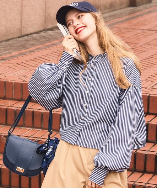 BONLECILL(ボンルシール)の「【イージーケア】フリルネックボリュームスリーブバンドカラーシャツ(シャツ/ブラウス・レディース・オフホワイト/キナリ/ピンク/ブラック/ブルー/ブラック系1/ネイビー系1・FREE)」の6枚目の写真