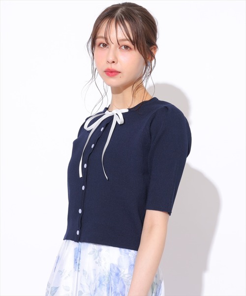 SWINGLE(スウィングル)の「リボンニットカーディガン(カーディガン/ボレロ・レディース・オフホワイト/ネイビー/レッド/ブラック・FREE)」の4枚目の写真