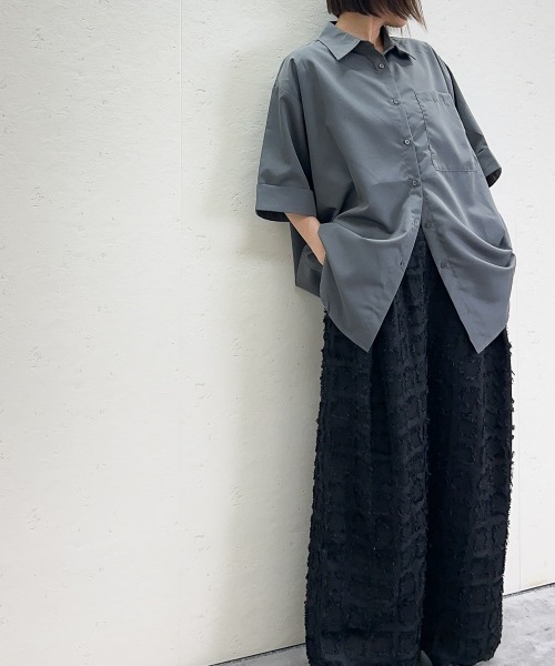Per sist ence(パーシエンス)の「ブロードオーバーサイズ半袖シャツ(シャツ/ブラウス・レディース・オフホワイト/チャコールグレー/ブルー/ベージュ・ONE SIZE)」の22枚目の写真