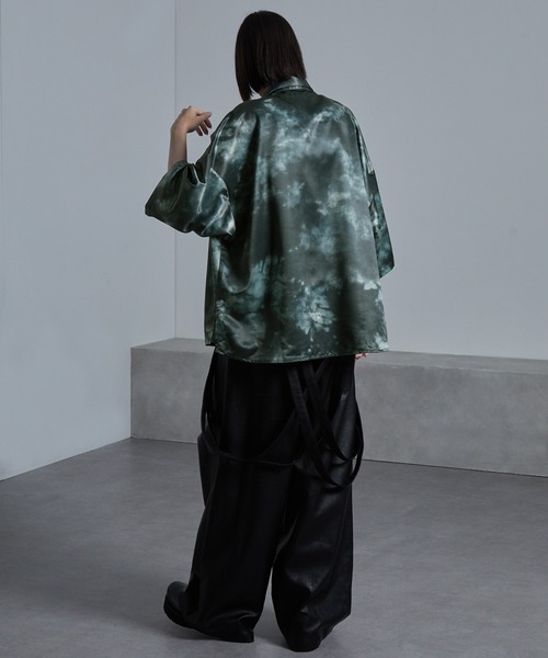 cussil（クシル）の「【cussil/クシル】サテンライクタイダイ柄ルーズシルエットレギュラーカラー半袖シャツ（シャツ/ブラウス・メンズ・ブラック/グリーン/ホワイト系1/ブラック系1・S/M/L）」の17枚目の写真