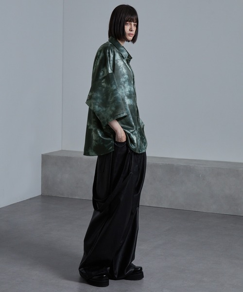 cussil（クシル）の「【cussil/クシル】サテンライクタイダイ柄ルーズシルエットレギュラーカラー半袖シャツ（シャツ/ブラウス・メンズ・ブラック/グリーン/ホワイト系1/ブラック系1・S/M/L）」の18枚目の写真