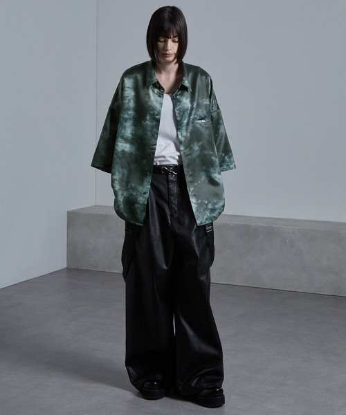 cussil（クシル）の「【cussil/クシル】サテンライクタイダイ柄ルーズシルエットレギュラーカラー半袖シャツ（シャツ/ブラウス・メンズ・ブラック/グリーン/ホワイト系1/ブラック系1・S/M/L）」の20枚目の写真