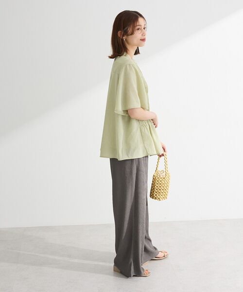 Green Parks(グリーンパークス)の「SET2点マジョリカシャーリングブラウス+タンク(シャツ/ブラウス・レディース・ライトグリーン/チャコールグレー/アイボリー・FREE)」の5枚目の写真