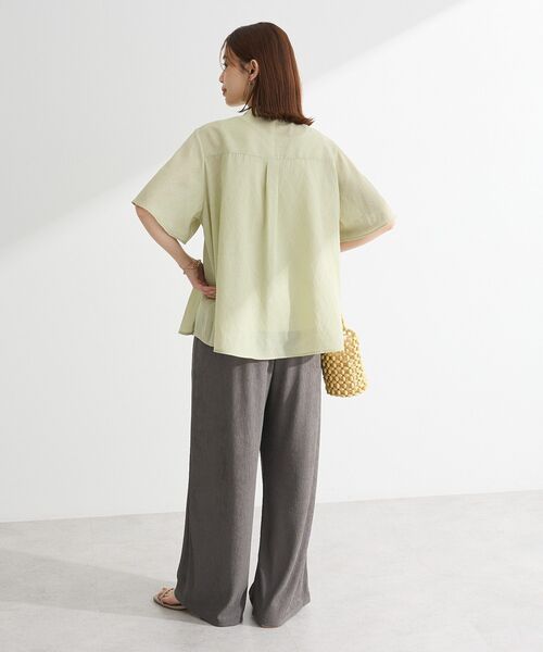 Green Parks(グリーンパークス)の「SET2点マジョリカシャーリングブラウス+タンク(シャツ/ブラウス・レディース・ライトグリーン/チャコールグレー/アイボリー・FREE)」の6枚目の写真