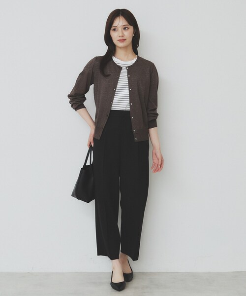 index（インデックス）の「《7色展開/XS-LLサイズ》ビジューボタンクルーネックカーディガン【洗濯機洗い可】（カーディガン/ボレロ・レディース・ブラック/グレー/ライトベージュ/ブラウン系その他5/オフホワイト/サックスブルー/ピンク・34/40/38/42/36）」の8枚目の写真