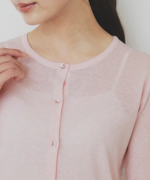 index（インデックス）の「《7色展開/XS-LLサイズ》ビジューボタンクルーネックカーディガン【洗濯機洗い可】（カーディガン/ボレロ・レディース・ブラック/グレー/ライトベージュ/ブラウン系その他5/オフホワイト/サックスブルー/ピンク・34/40/38/42/36）」の18枚目の写真