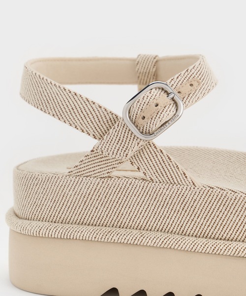CHARLES & KEITH(チャールズ & キース)の「ツイル フラットフォームアンクルストラップサンダル(サンダル・レディース・ベージュ/ブラック/マルチ・26.5cm/25.5cm/24.5cm/23.5cm/23cm/22.5cm/25cm)」の12枚目の写真