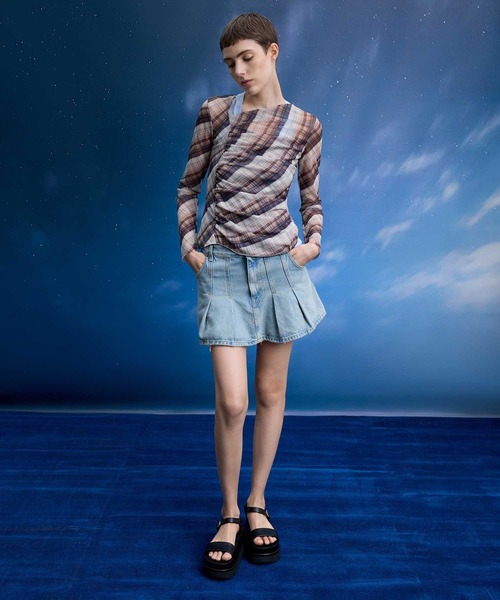 CHARLES & KEITH(チャールズ & キース)の「ツイル フラットフォームアンクルストラップサンダル(サンダル・レディース・ベージュ/ブラック/マルチ・26.5cm/25.5cm/24.5cm/23.5cm/23cm/22.5cm/25cm)」の17枚目の写真