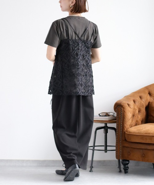 cepo（セポ）の「チュール刺繍 花柄シアービスチェ（キャミソール・レディース・ブラック/オフホワイト・M）」の19枚目の写真
