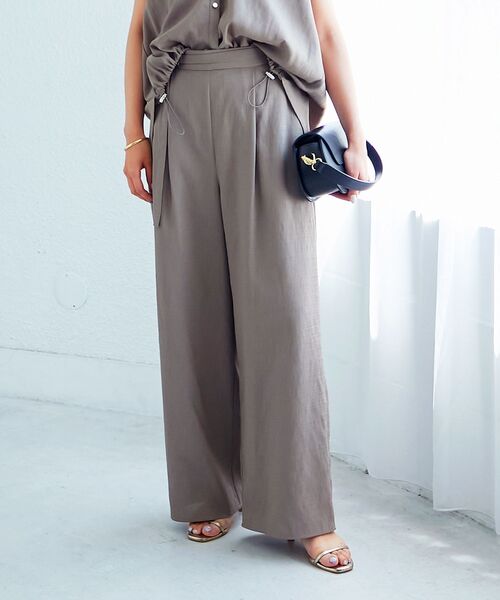 le.coeur blanc（ルクールブラン）の「ベルト付きリネンライクワイドパンツ（その他パンツ・レディース・モカ/チャコールグレー・38）」の2枚目の写真