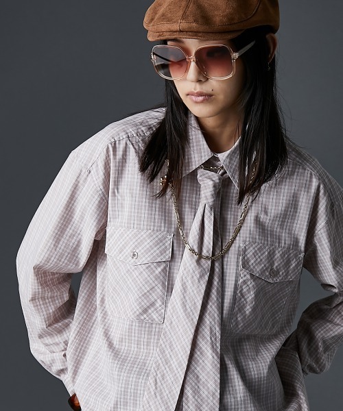 GEVS.（ジェイヴィス）の「綿100％タイ付チェックシャツ＜大きいサイズ有＞GEVS.（シャツ/ブラウス・レディース・ベージュ系/ピンク系・5L/4L/3L/LL/L/M）」の2枚目の写真