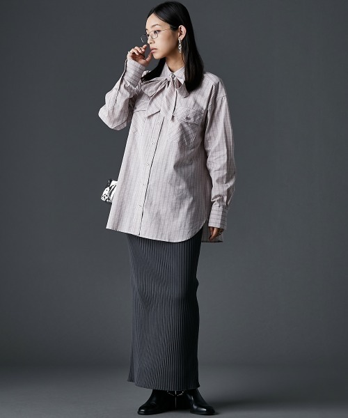 GEVS.（ジェイヴィス）の「綿100％タイ付チェックシャツ＜大きいサイズ有＞GEVS.（シャツ/ブラウス・レディース・ベージュ系/ピンク系・5L/4L/3L/LL/L/M）」の3枚目の写真