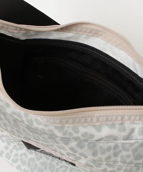 GREGORY(グレゴリー)の「サッチェルM SATCHEL M V3 スノーレオパード(ショルダーバッグ・メンズ・レオパード・-)」の3枚目の写真