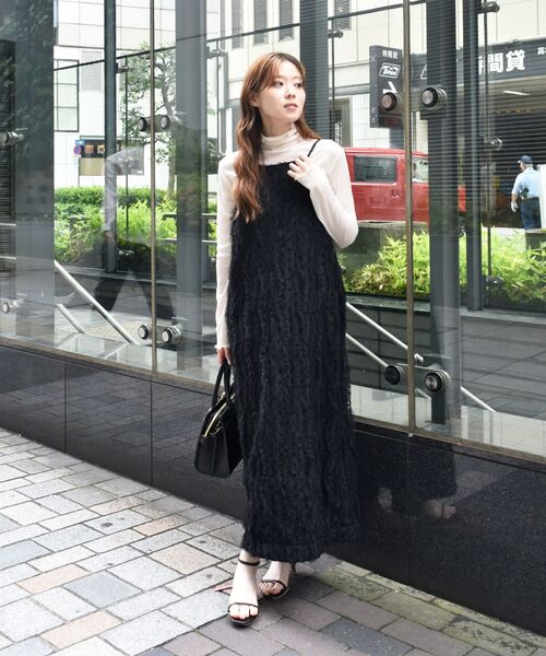 le.coeur blanc（ルクールブラン）の「TORRAZZO DONNAベロアドットチュールキャミワンピ（ワンピース・レディース・ブラック・38）」の17枚目の写真