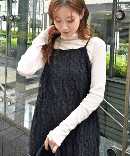 le.coeur blanc（ルクールブラン）の「TORRAZZO DONNAベロアドットチュールキャミワンピ（ワンピース・レディース・ブラック・38）」の2枚目の写真