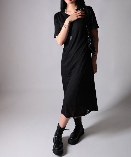 定価15400円 LOUNGEDRESS バックデザインシャツワンピース 黒 定価15400円 LOUNGEDRESS バックデザインシャツワンピース 黒