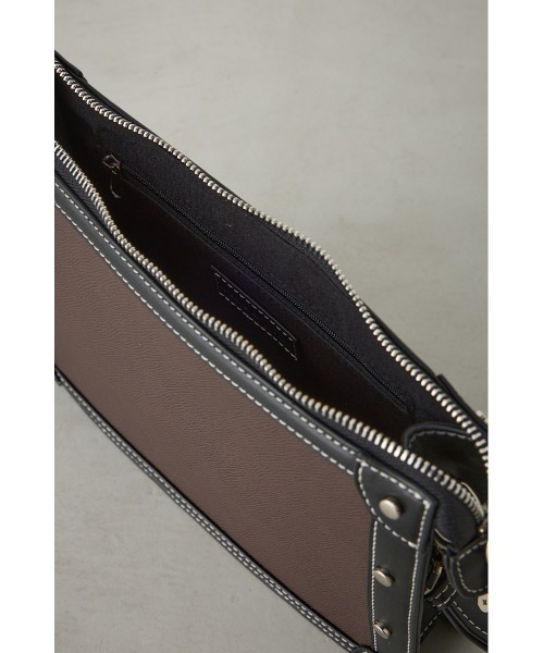 AZUL by moussy（アズールバイマウジー）の「スタッズクラッチバッグ（ショルダーバッグ・メンズ・ブラウン/ブラック・FREE）」の22枚目の写真