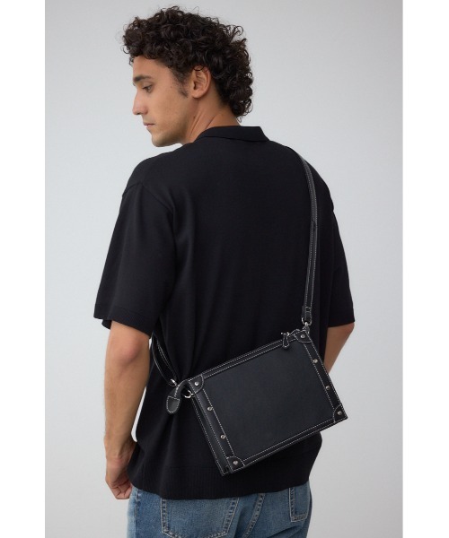 AZUL by moussy（アズールバイマウジー）の「スタッズクラッチバッグ（ショルダーバッグ・メンズ・ブラウン/ブラック・FREE）」の3枚目の写真