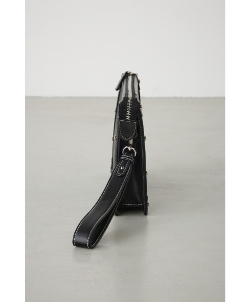 AZUL by moussy（アズールバイマウジー）の「スタッズクラッチバッグ（ショルダーバッグ・メンズ・ブラウン/ブラック・FREE）」の6枚目の写真