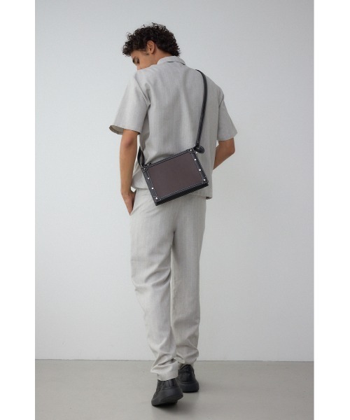 AZUL by moussy（アズールバイマウジー）の「スタッズクラッチバッグ（ショルダーバッグ・メンズ・ブラウン/ブラック・FREE）」の14枚目の写真