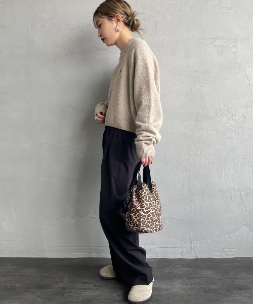 FRED PERRY（フレッドペリー）の「[FRED PERRY/フレッドペリー] ワンポイントロゴ刺繍 ショート丈クルーネックニット（ニット/セーター・レディース・ベージュ・10）」の5枚目の写真