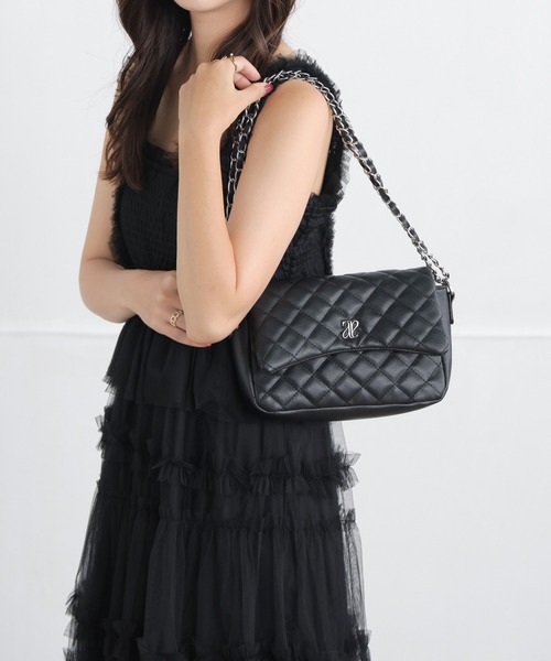ALTROSE(アルトローズ)の「チェーン ショルダーバッグ キルト キルティング ロゴプレート(ショルダーバッグ・レディース・ブルーグレー/アイボリー/ブラック・FREE)」の15枚目の写真