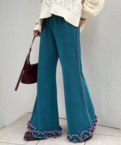 HELLO.SANFRANCISCO(ハローサンフランシスコ)の「【HELLO.SANFRANCISCO/ハローサンフランシスコ】コーデュロイ裾フリルフレアパンツ(スウェットパンツ・レディース・グリーン/ブラウン/ブラック/アイボリー・MEDIUM/SMALL)」の4枚目の写真